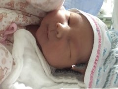 夫妻18年不孕诞下试管婴儿